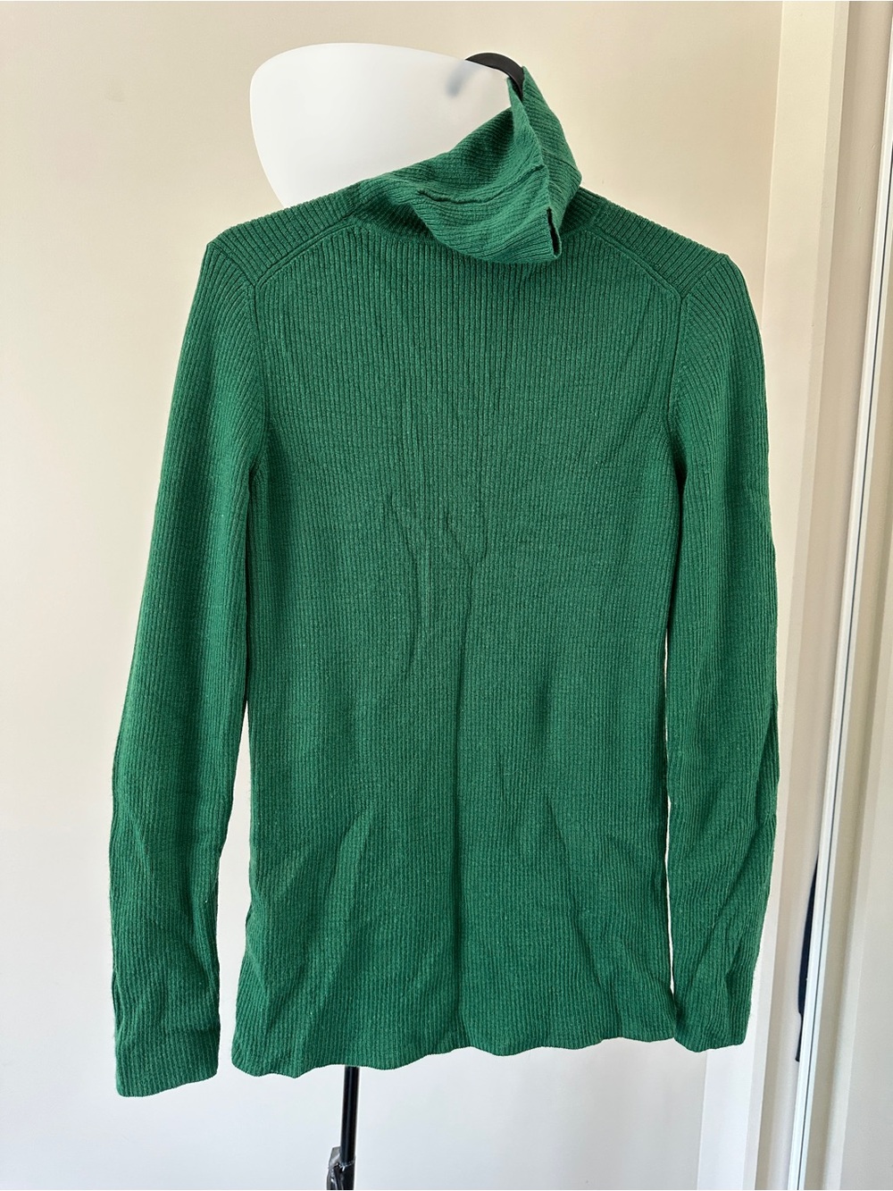 Uniqlo Green Women’s Turtleneck Neck Sweater